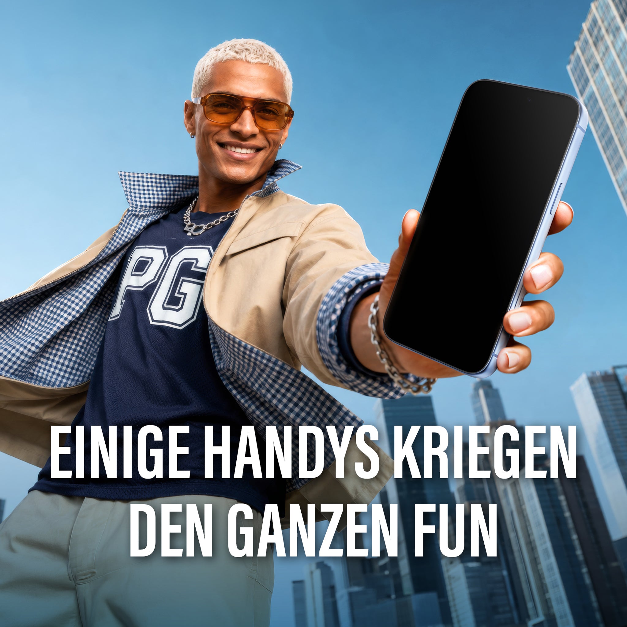 PanzerGlass® Displayschutz iPhone 18 Pro Max | 17 Pro Max | Ultra-Wide Fit m. FASTFIT IN-A-BOX