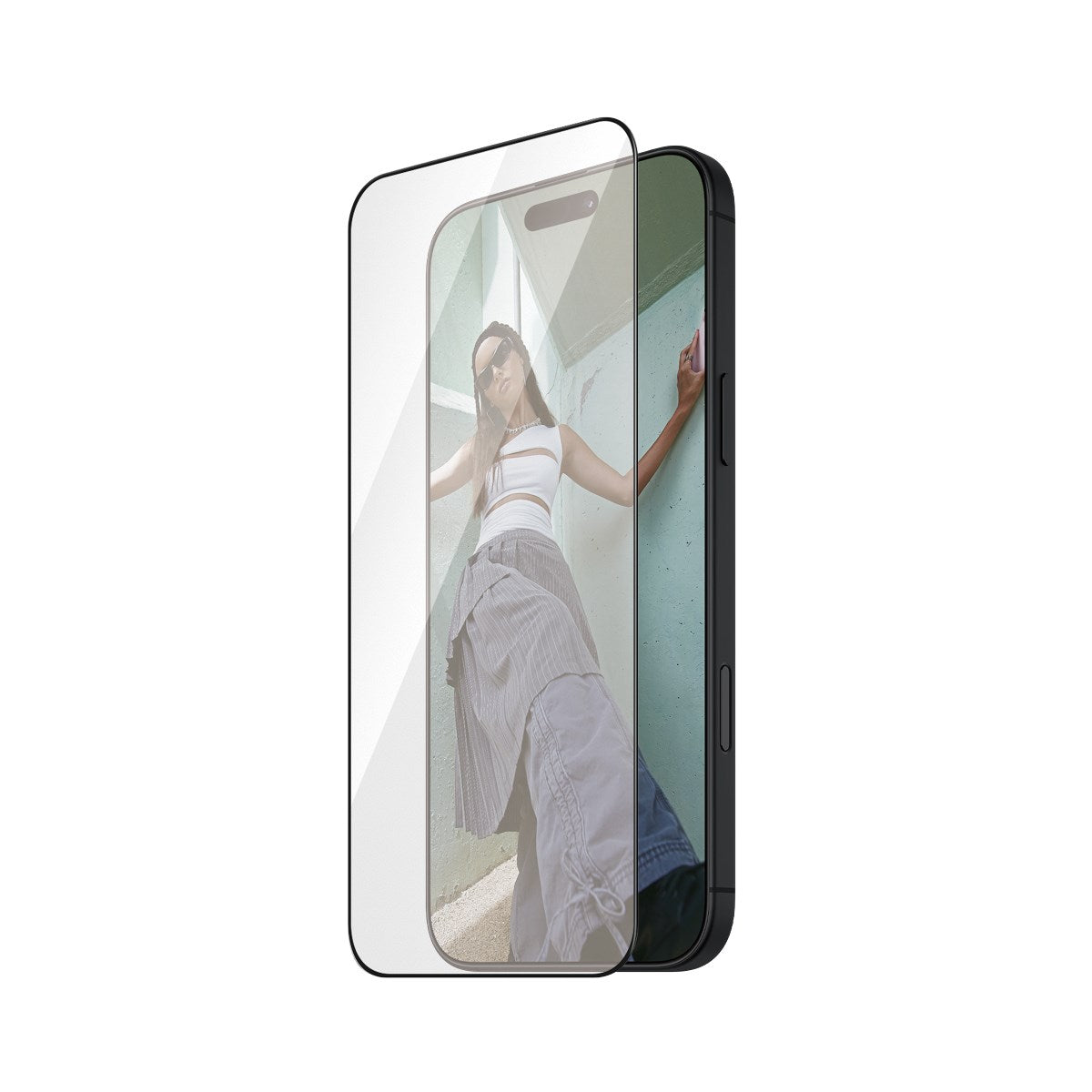 SAFE. by PanzerGlass® Displayschutz m. Schwarz Rahmen iPhone 16 Pro | Ultra-Wide Fit